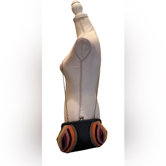 Hand-Crafted Beaded Frame Clutch Bag - Picture 2 of 11